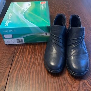 Easy Street Jo ankle boots- new in box